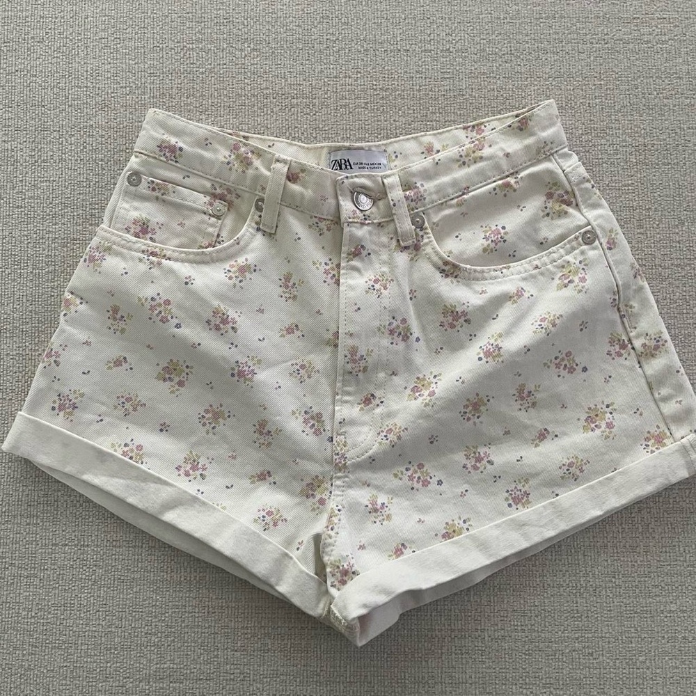 Zara Floral Women's Shorts - Cream